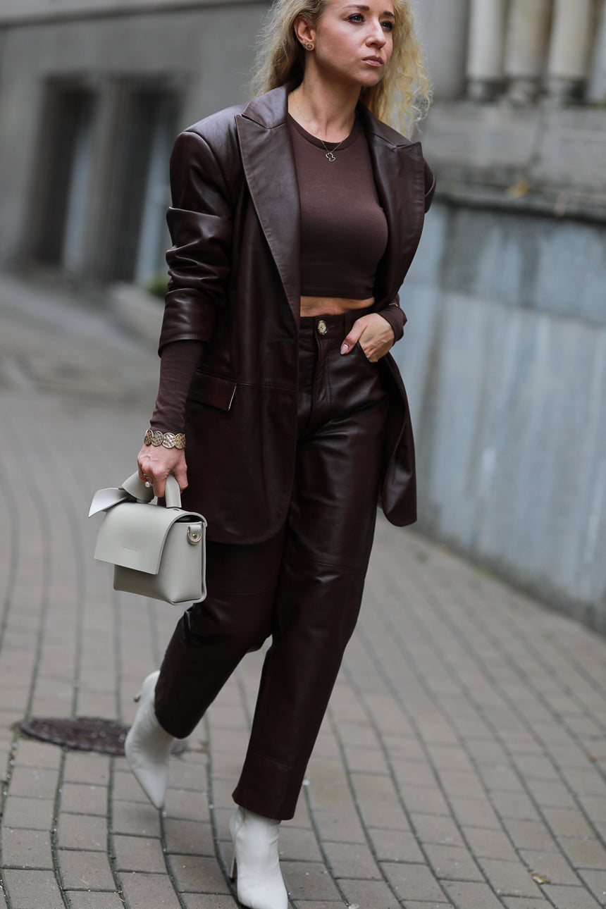 Spodnie z wysokim stanem / dark brown
