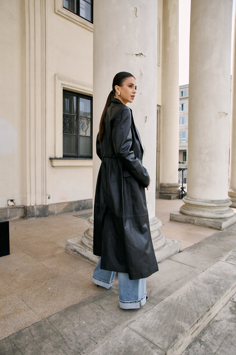 Płaszcz z regulowaną talią Mary / czarny