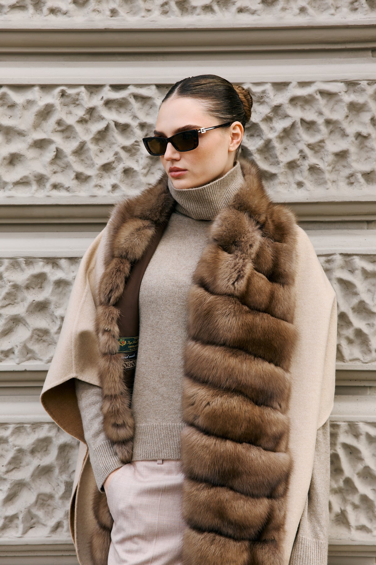 Peleryna z kaszmiru Loro Piana z sobolami