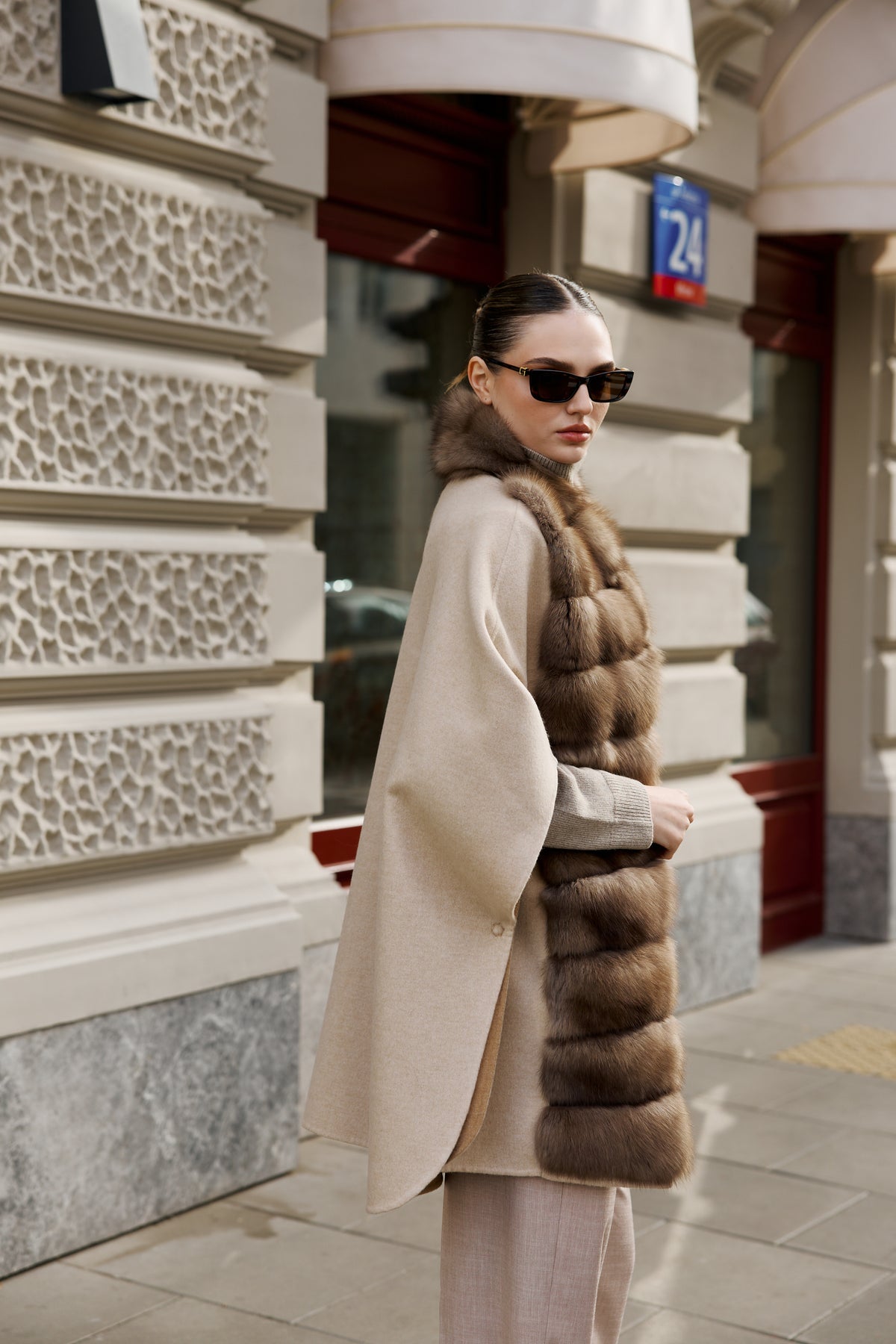 Peleryna z kaszmiru Loro Piana z sobolami