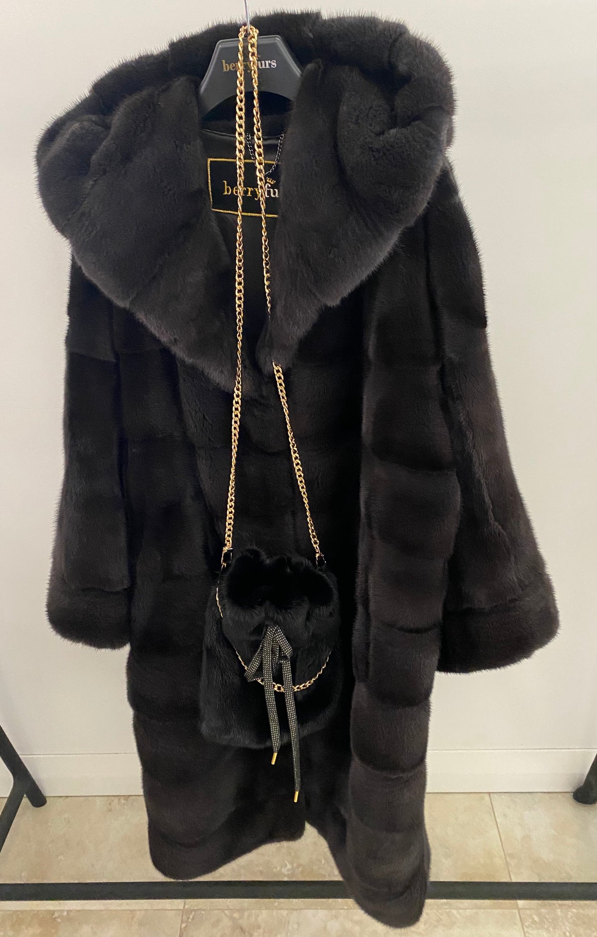 Futro z norek z kapturem / aurora