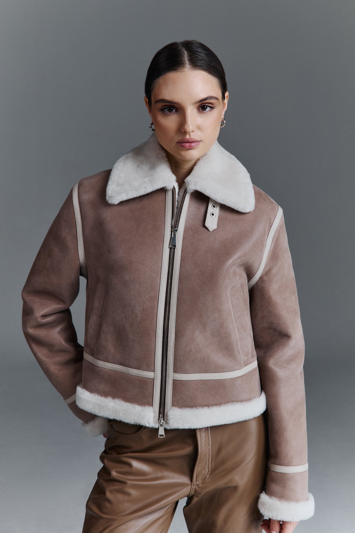 Kożuch o kroju pilotki / beż