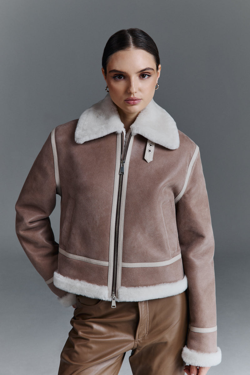 Kożuch o kroju pilotki / beż