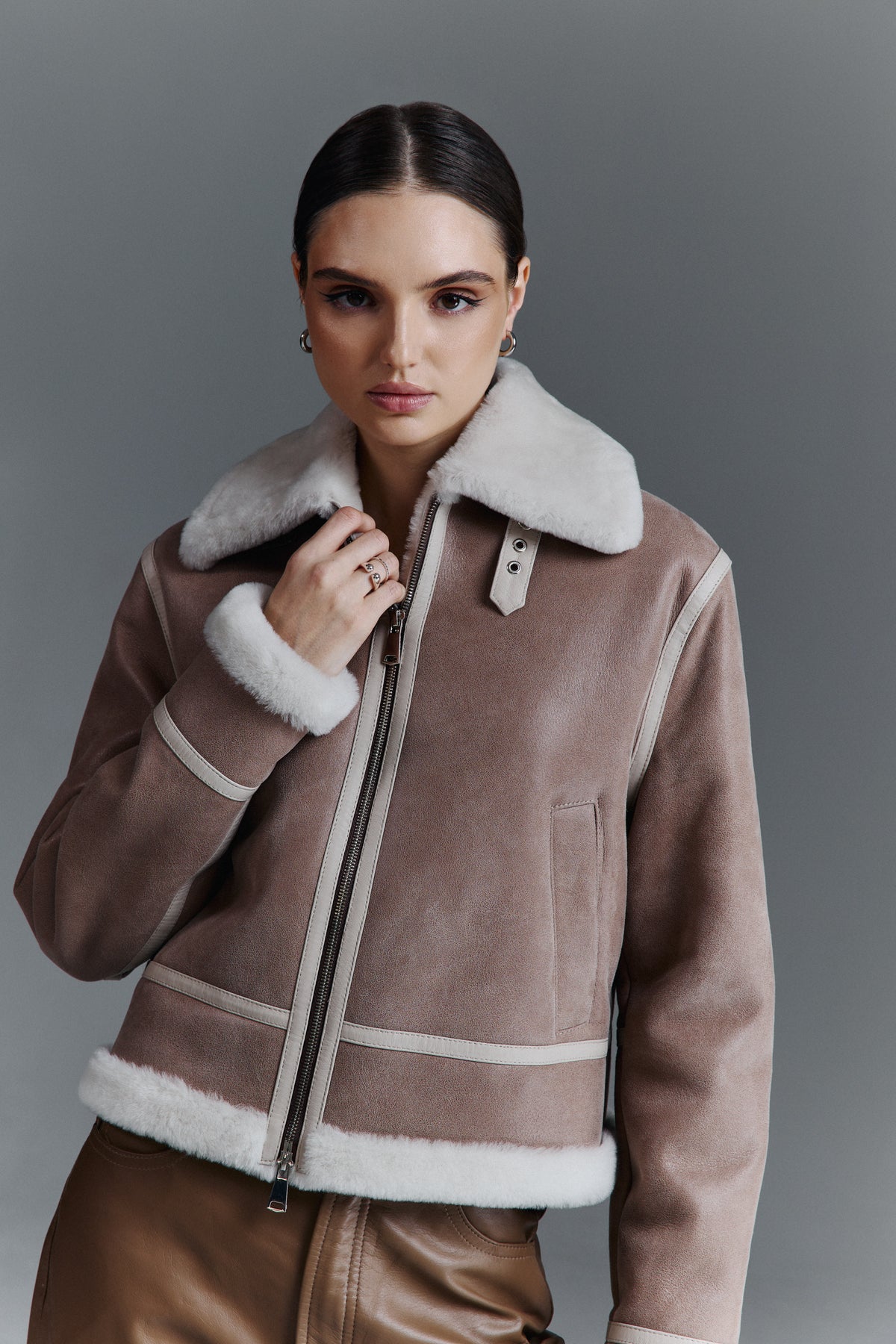 Kożuch o kroju pilotki / beż