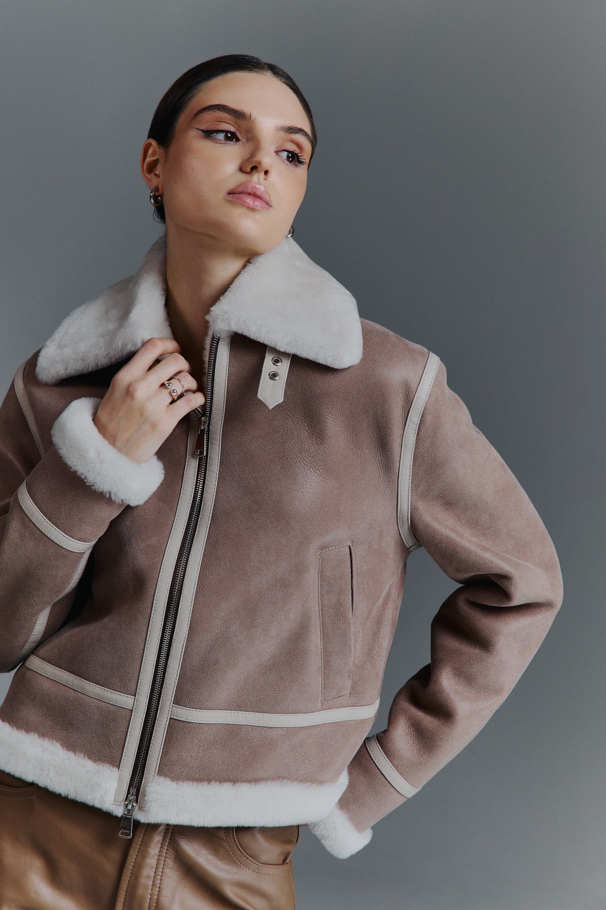 Kożuch o kroju pilotki / beż