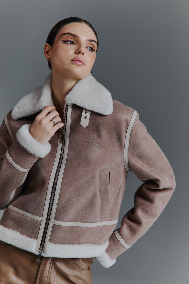 Kożuch o kroju pilotki / beż