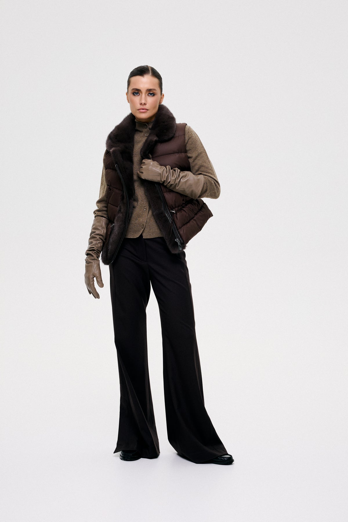 Kamizelka z futrzanym obszyciem / czekolada