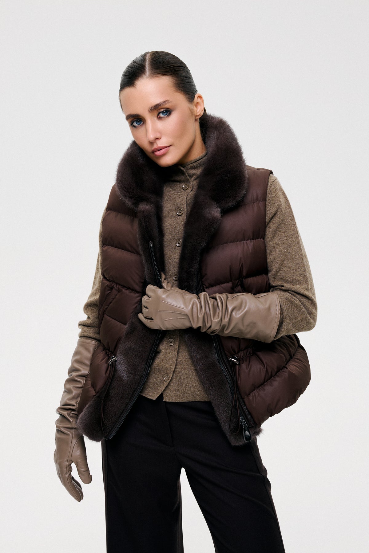 Kamizelka z futrzanym obszyciem / czekolada