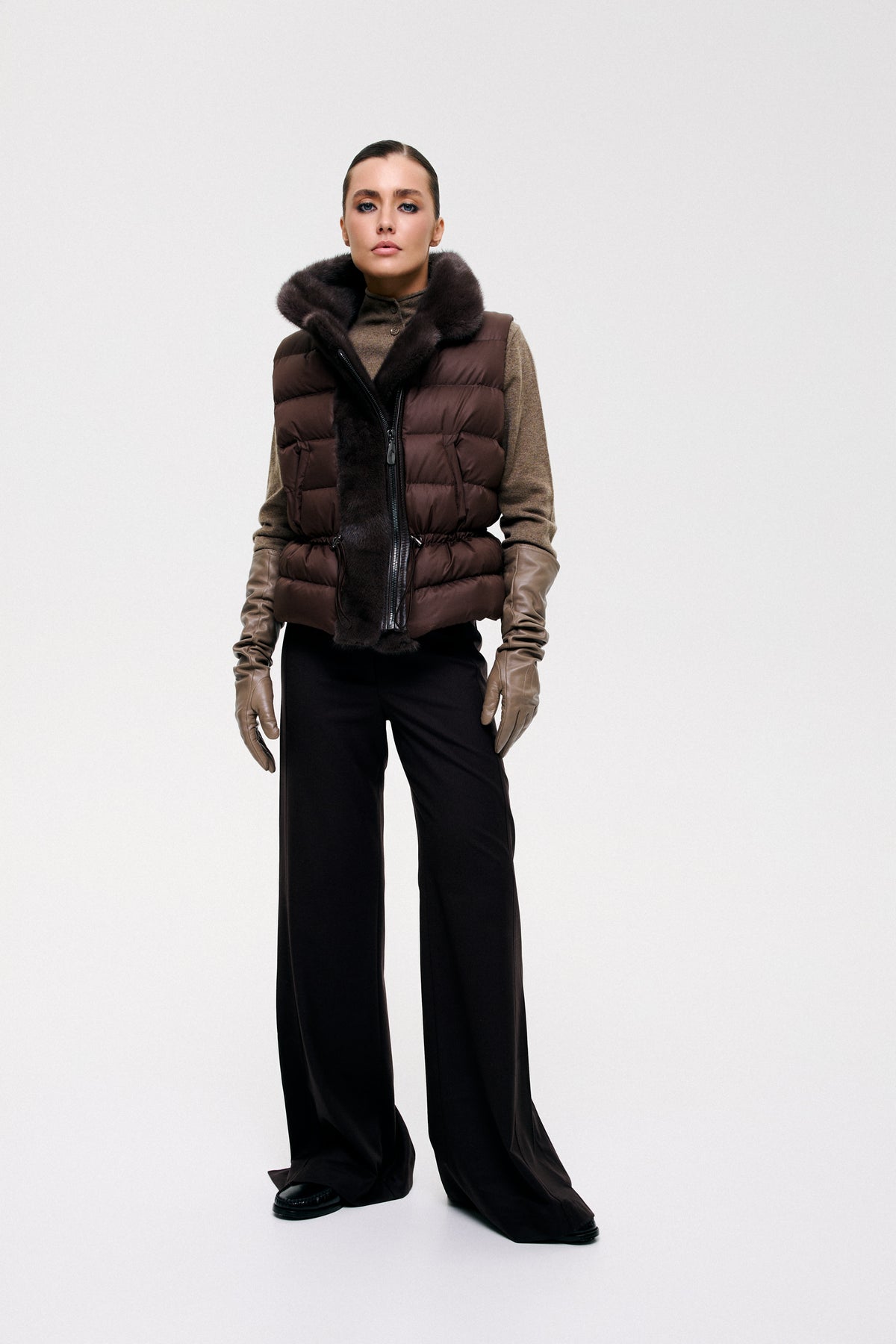 Kamizelka z futrzanym obszyciem / czekolada