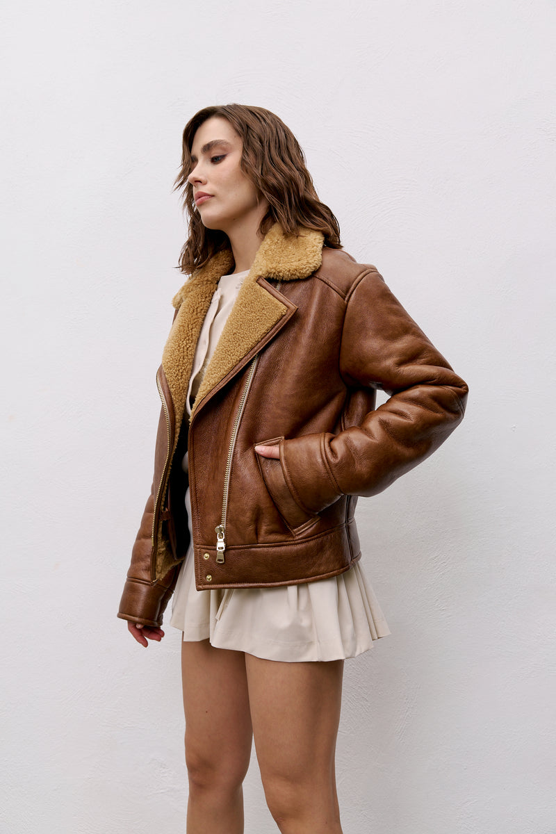 Kożuch w stylu bomber / koniak