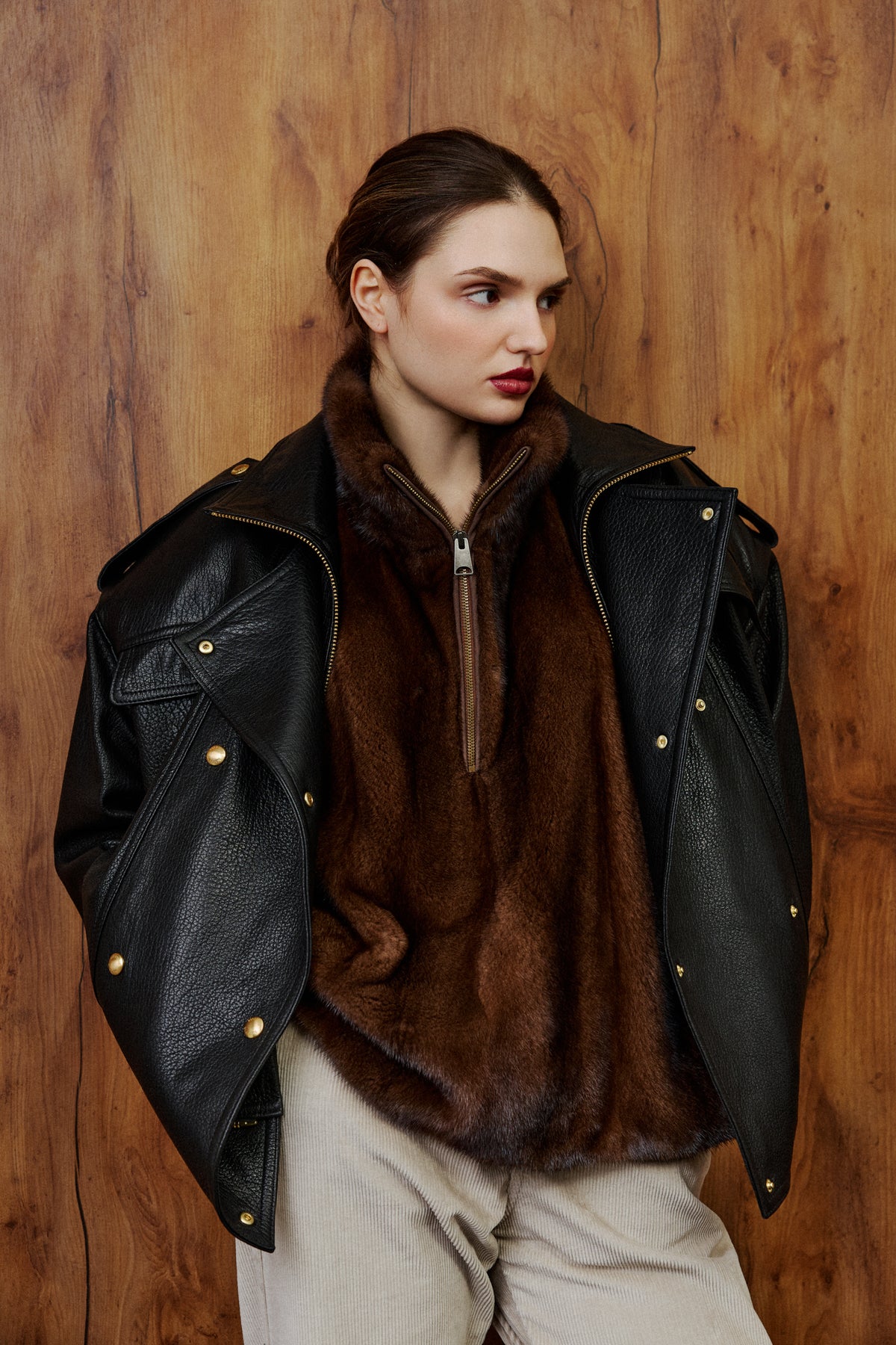 Golf z futra z zamkiem / brąz