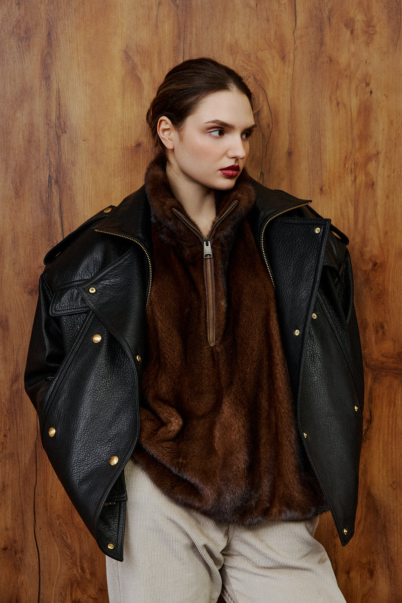 Golf z futra z zamkiem / brąz