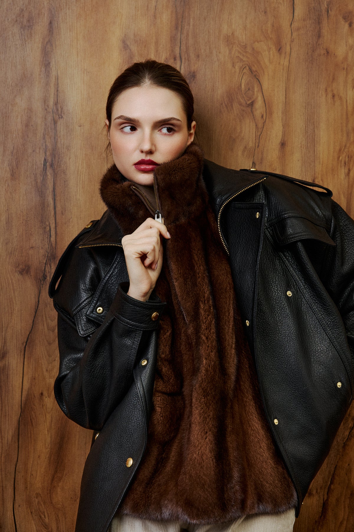 Golf z futra z zamkiem / brąz