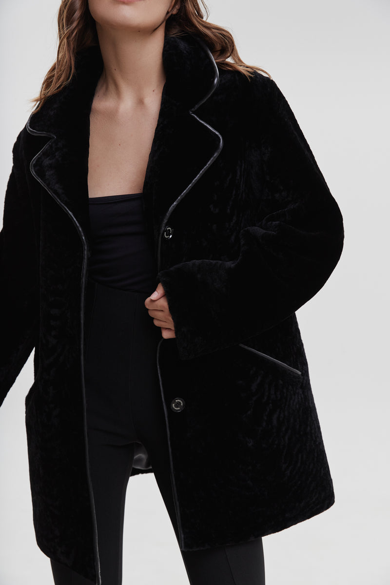 Kożuch o kroju marynarki / czarny