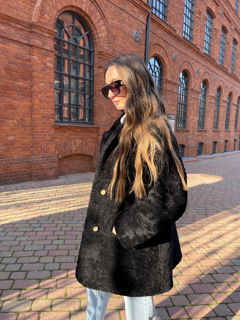 Kożuch o kroju marynarki / czarny