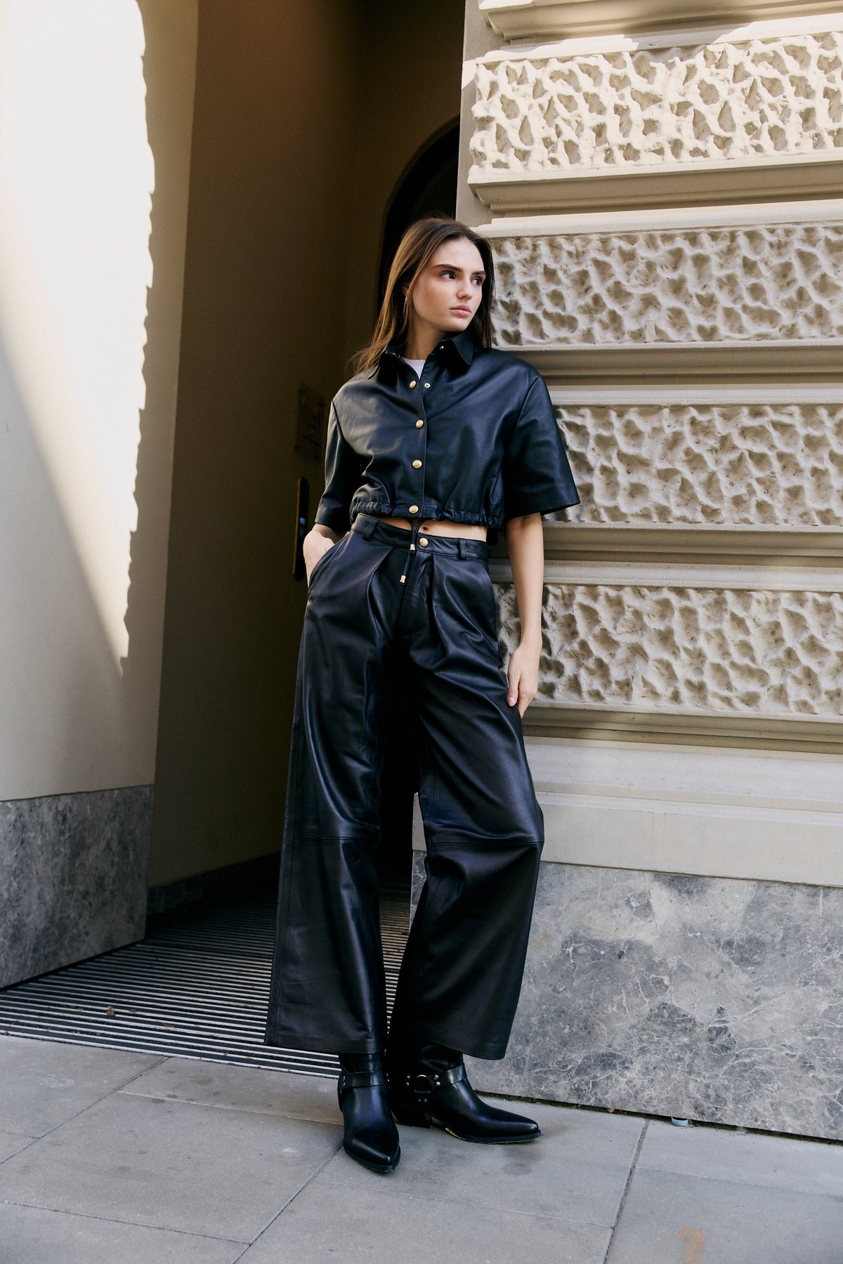 Szerokie spodnie z zakładkami / czarne