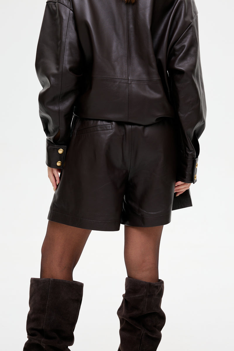 Szorty Levi / gorzka czekolada