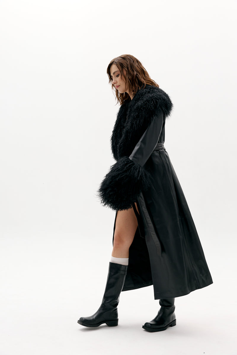 Płaszcz Salome z lamą / czarny