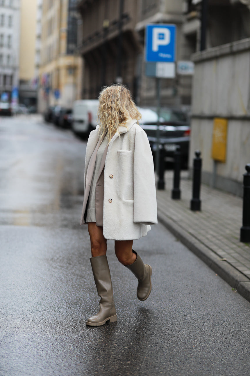 Kożuch o kroju marynarki / off-white