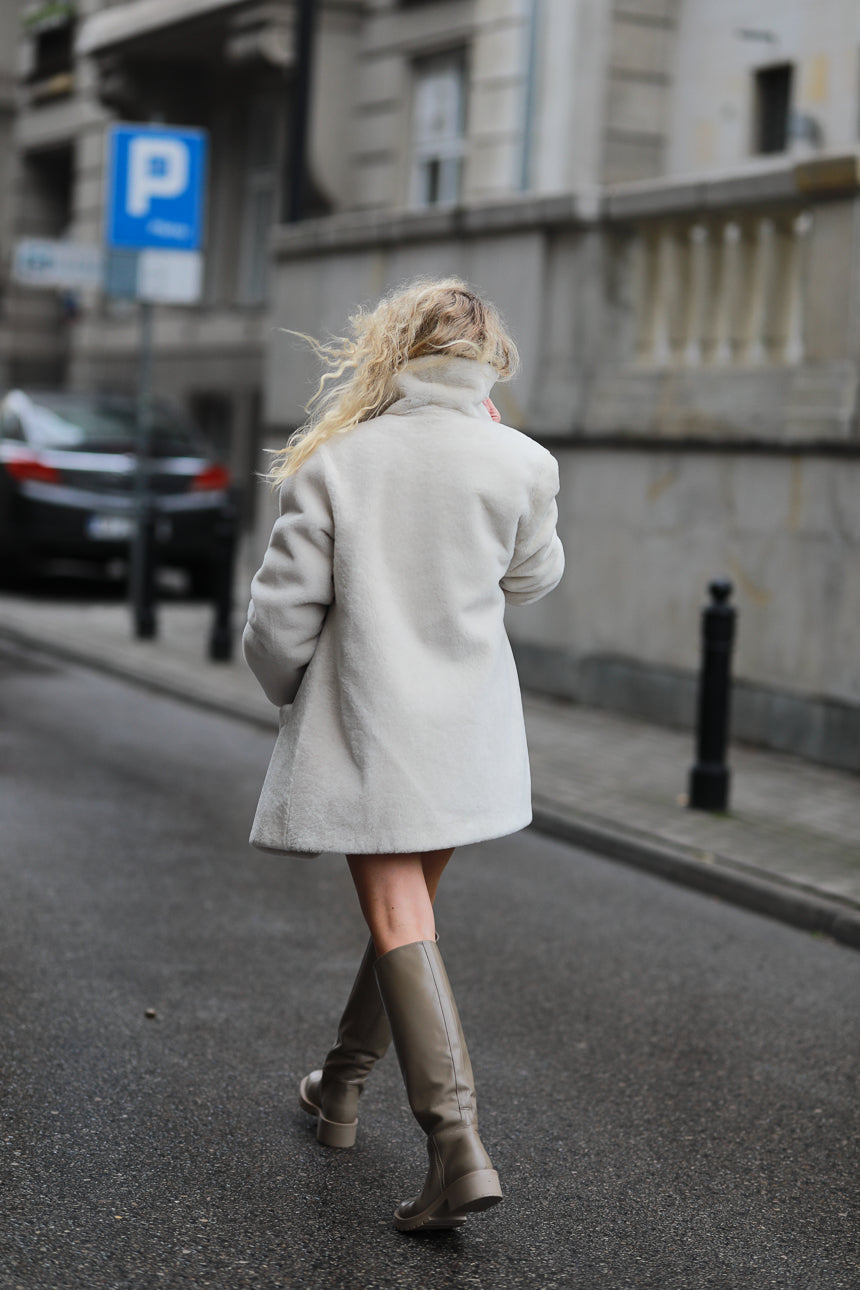 Kożuch o kroju marynarki / off-white