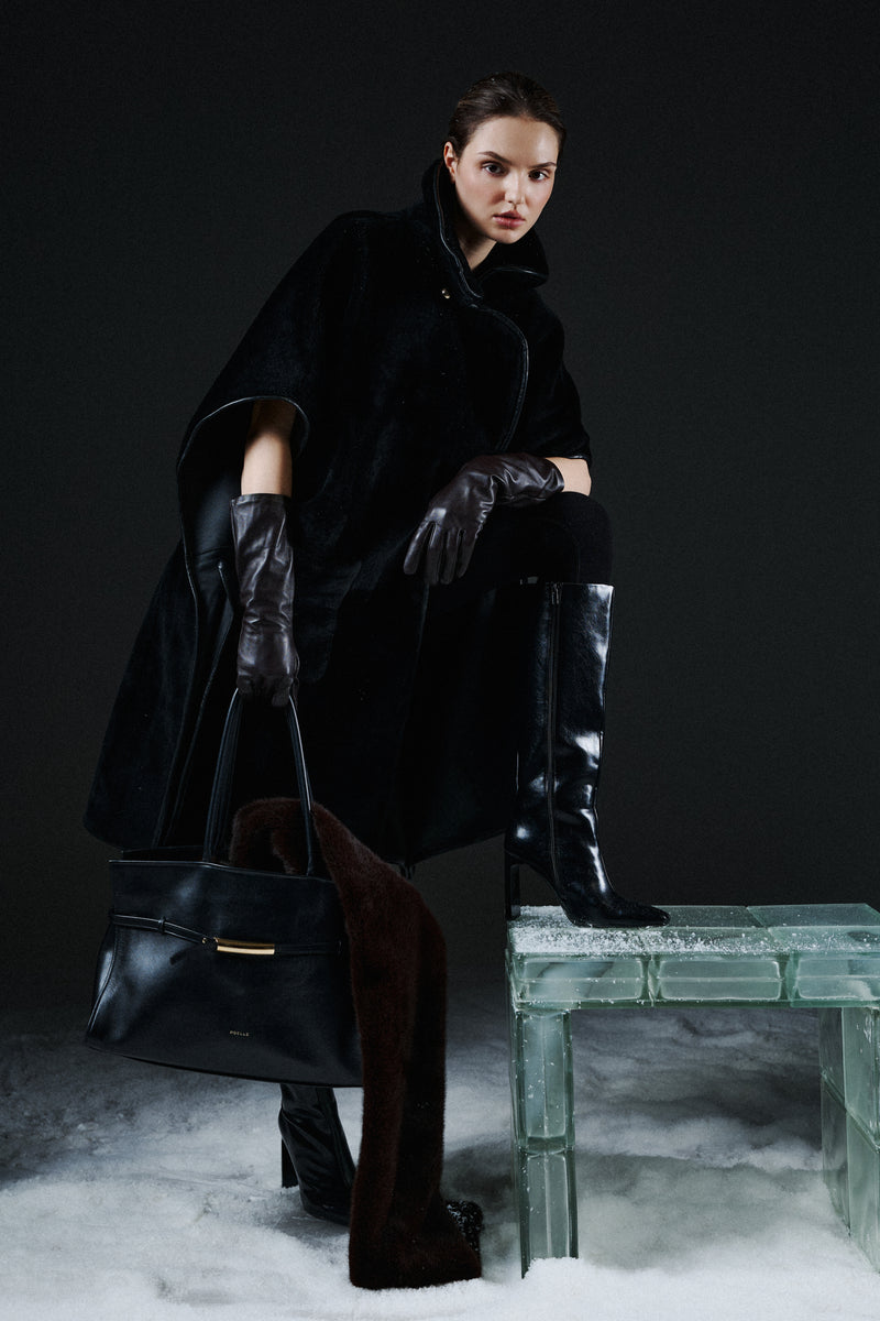 Kożuch o kroju ponczo / czarny