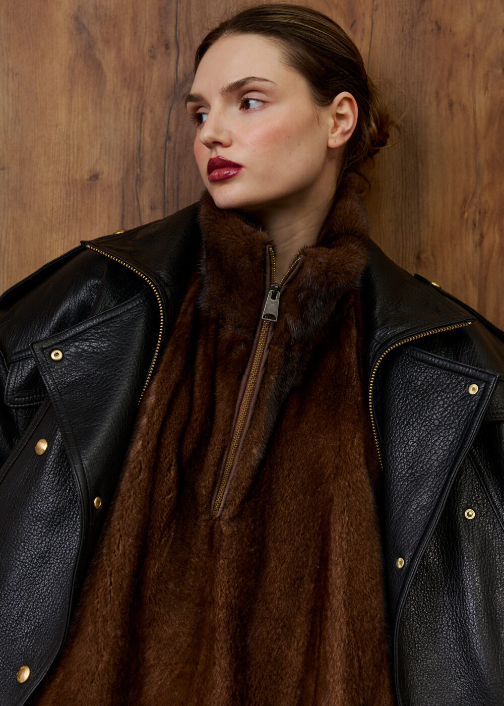 Golf z futra z zamkiem / brąz